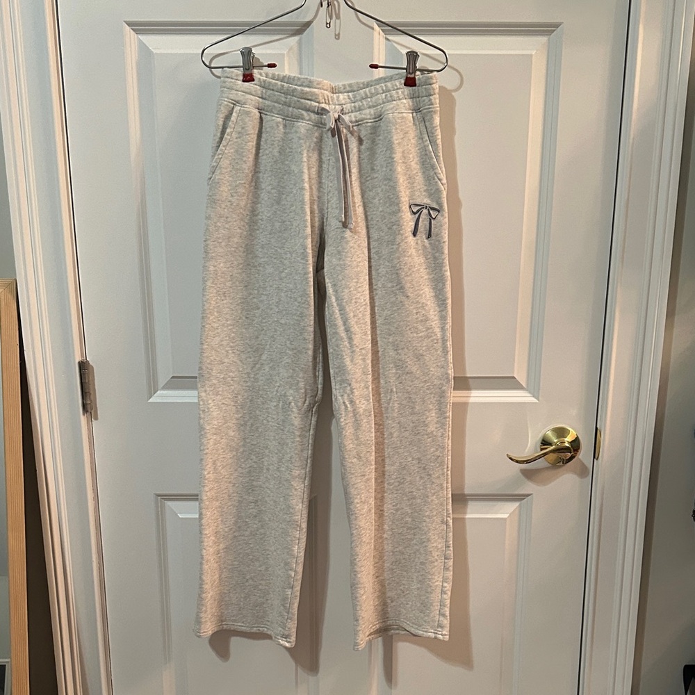 Hollister Gray Sweatpants With Bow Graphic size S
